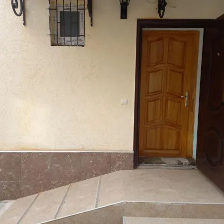 1 комнатная в центре мукачева, улица мира Apartament